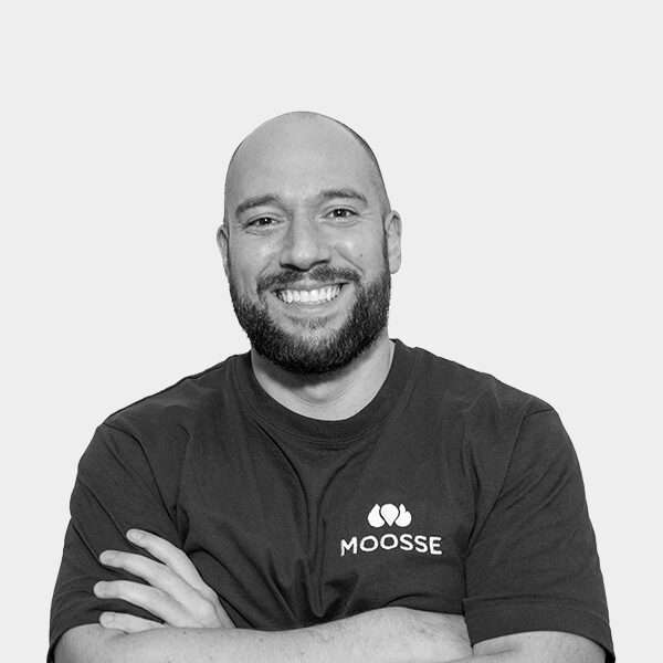 Deniz Nijenhuis, Mede-eigenaar · Operations